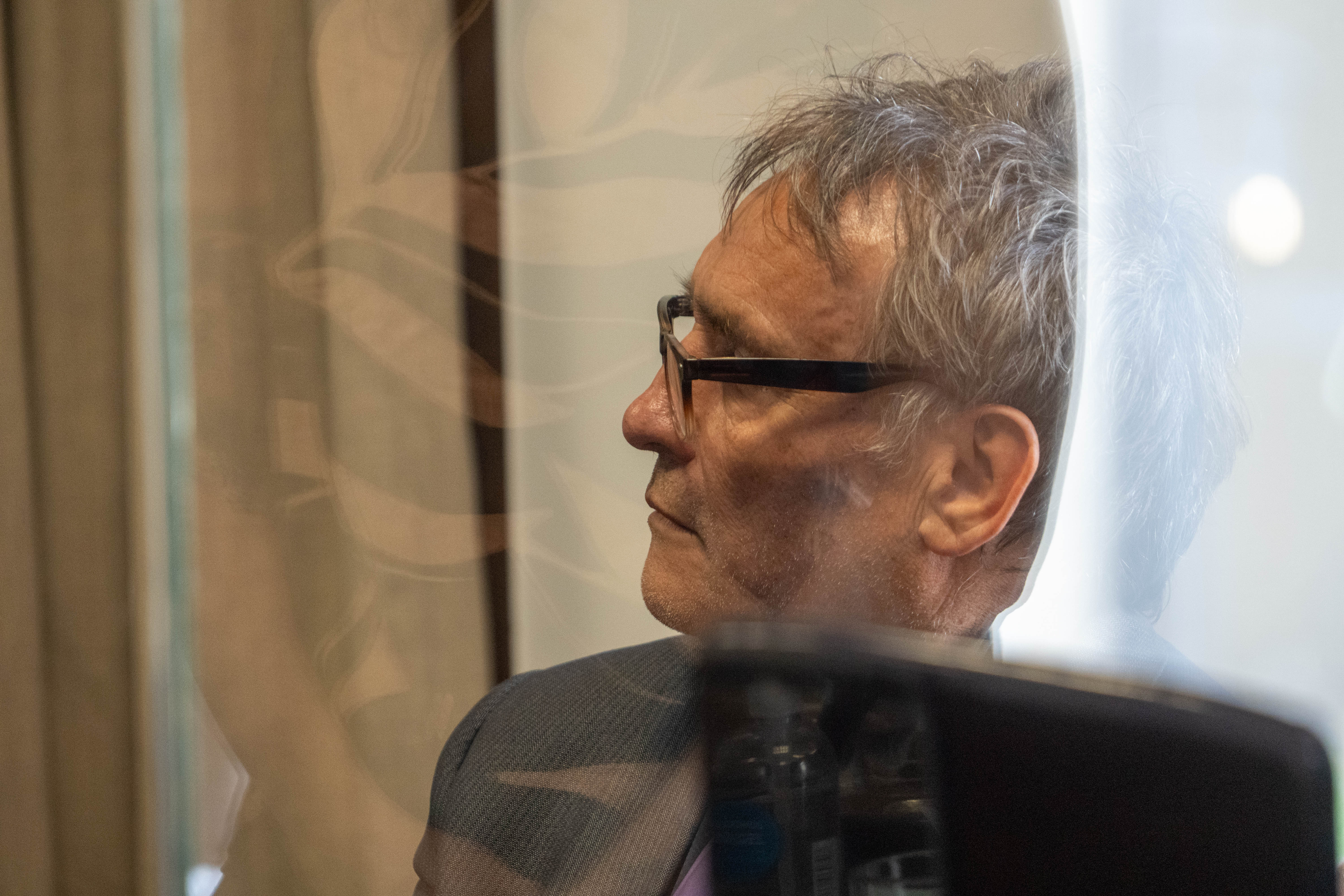  Jorge Trevotich escuchando el fallo. FOTO: LEANDRO FRANCO/ LA OPINIÓN AUSTRAL