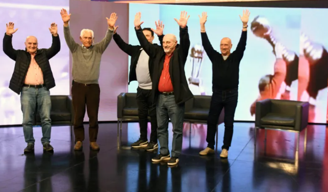  Saludando como en las épocas dorada en Independiente. (Crónica/Pablo Villán)