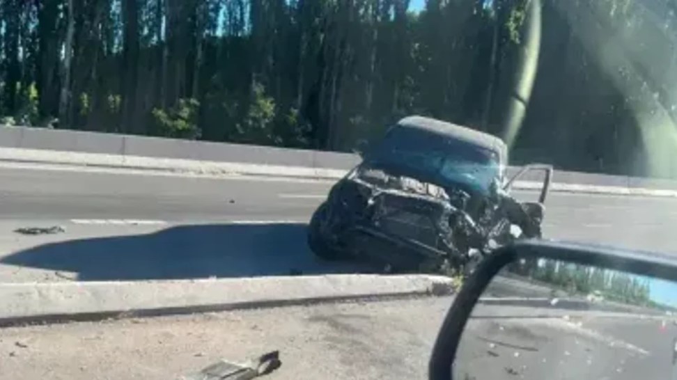  Vista del kilómetro 23 de la carretera Morelia–Pátzcuaro, donde volcó un colectivo que dejó siete muertos y 20 heridos.