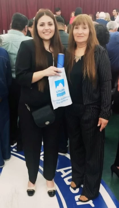  Valeria Llaneza, acompañada de su mamá Rosa Verzoso.