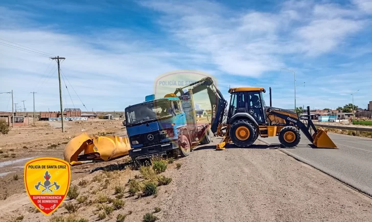 Accidente en Ruta 43: un camión volcó y el chofer fue trasladado al hospital