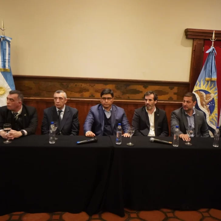 Fotogalería. Vidal firmó decreto que concluye el proceso de adjudicación de las exáreas de YPF Fotogalería. Vidal firmó decreto que concluye el proceso de adjudicación de las exáreas de YPF