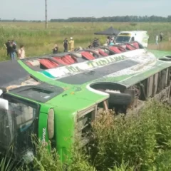 Fatal vuelco en Ruta 2: confirman 2 muertos y 44 heridos