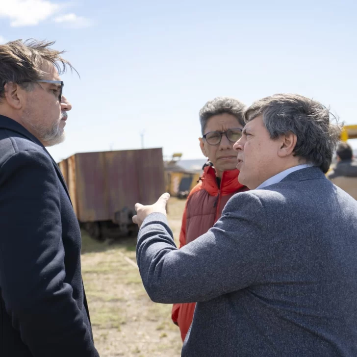 El vicegobernador Fabián Leguizamón se reunió con empresarios para exportar más de 30 mil toneladas de carbón a Brasil El vicegobernador Fabián Leguizamón se reunió con empresarios para exportar más de 30 mil toneladas de carbón a Brasil