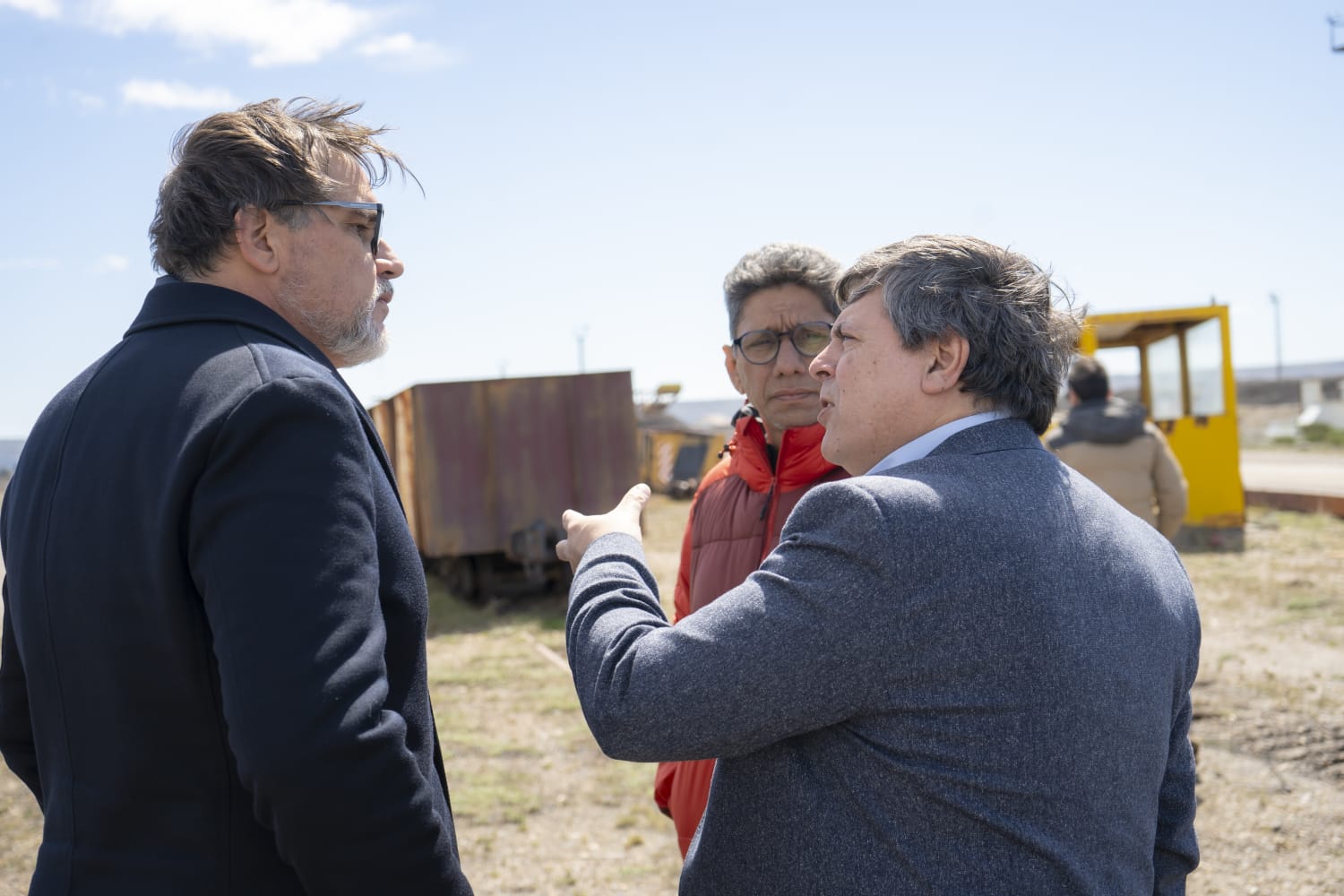  El vicegobernador Fabián Leguizamón en su recorrida por el muelle fiscal de Punta Loyola, junto a empresarios brasileros y ejecutivos de YCRT.