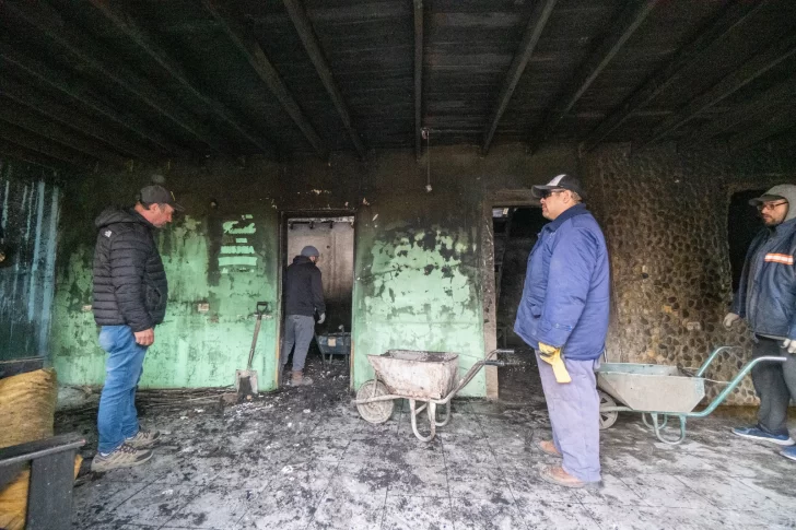  Parte del living de la casa. FOTO: LEANDRO FRANCO / LA OPINIÓN AUSTRAL.