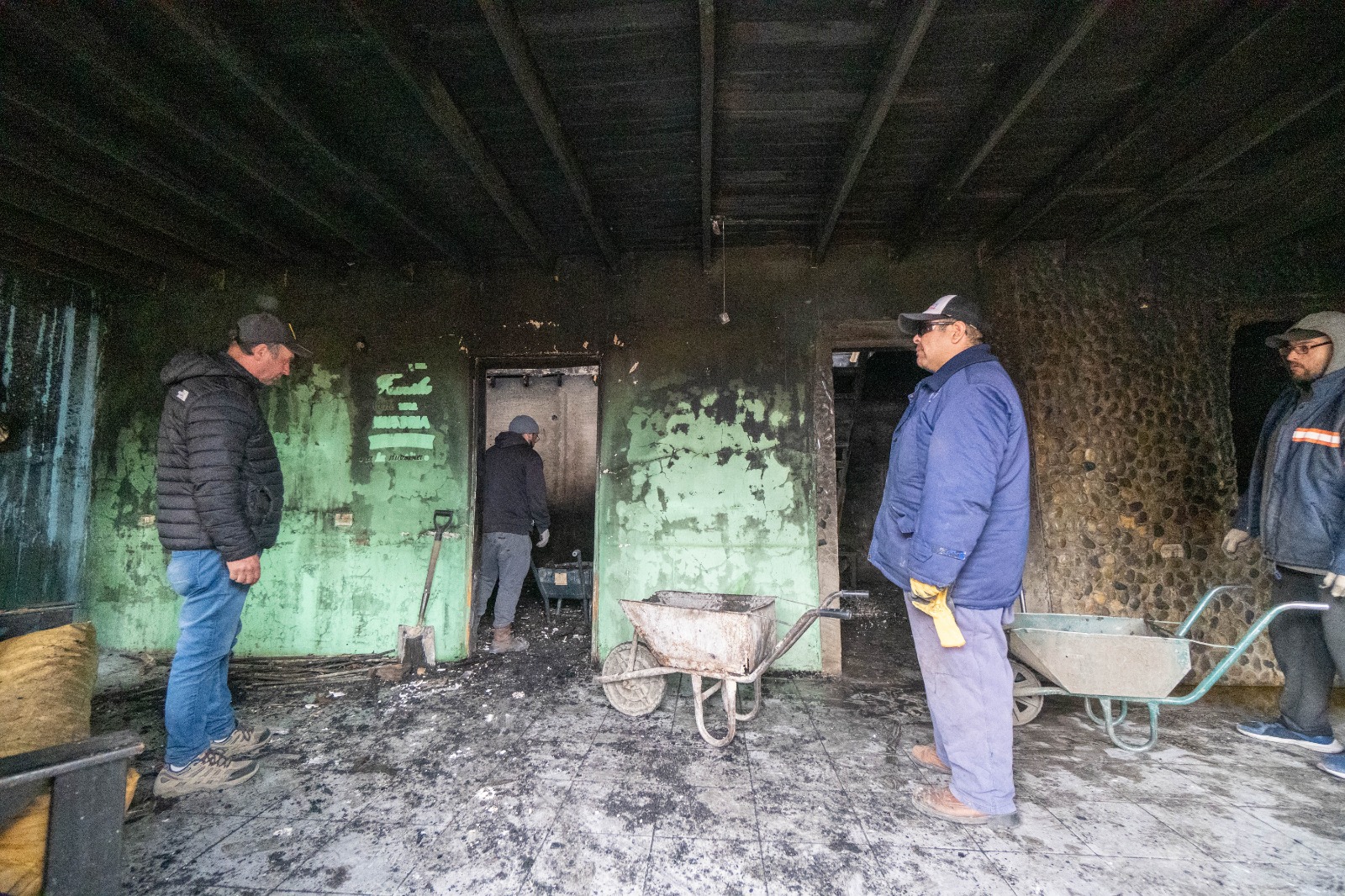  Parte del living de la casa. FOTO: LEANDRO FRANCO / LA OPINIÓN AUSTRAL.