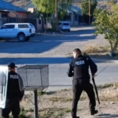 Disparos y lesionados en un enfrentamiento entre la Policía y vecinos de un barrio de Caleta Olivia