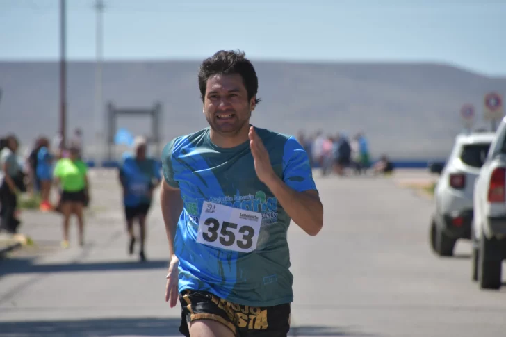  David pertenece al grupo de kickboxing Team Rasta de Río Gallegos. FOTO: JUAN PALACIOS / LA OPINIÓN AUSTRAL.