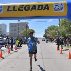 David Álvarez, operador de LU12, participó de la carrera solidaria organizada por La Bancaria