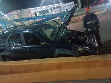 Accidente automovilístico en la Autovía 17 de Octubre: el conductor estaba ebrio y terminó lesionado