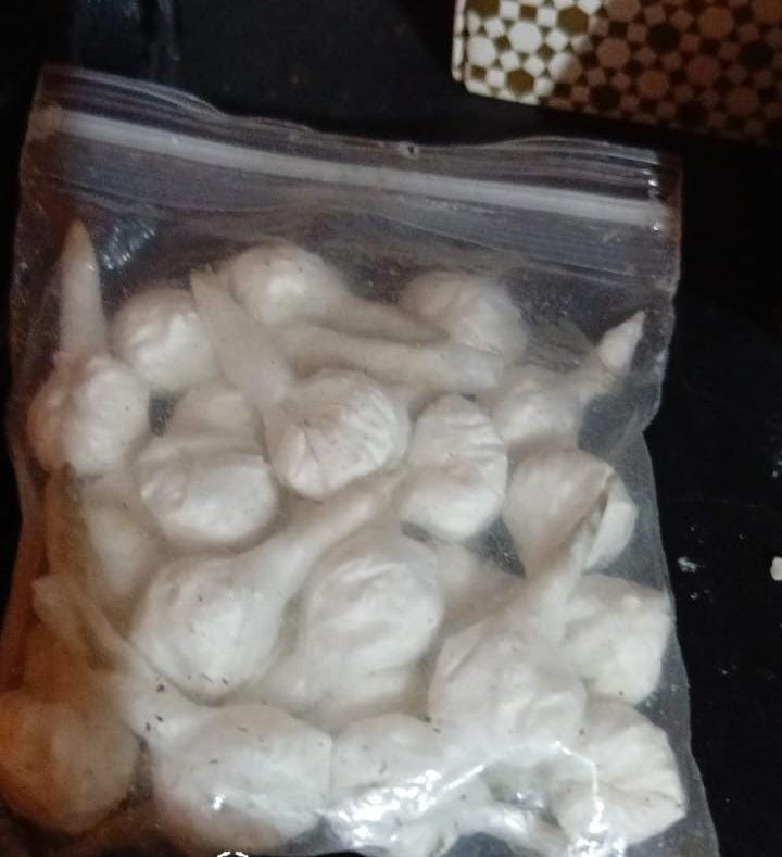  La sustancia incautada por el personal policial. FOTO: POLICÍA DE SANTA CRUZ.