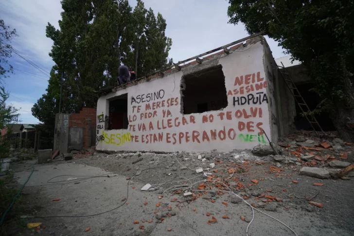  Una de las paredes de lo que era la casa de los Cuevas. FOTO: LEANDRO FRANCO/LA OPINIÓN AUSTRAL