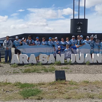 490 kilómetros de homenaje: la ultramaratón por los 44 héroes del ARA San Juan llegó a Río Gallegos 490 kilómetros de homenaje: la ultramaratón por los 44 héroes del ARA San Juan llegó a Río Gallegos
