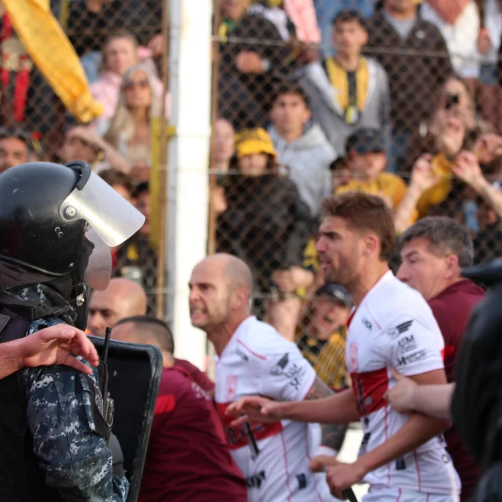 Deportivo Madryn, a la final en una tarde de golpes, protestas y polémica ante Morón Deportivo Madryn, a la final en una tarde de golpes, protestas y polémica ante Morón