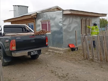 Efectivos de la Policía Caminera asistieron a un vecino que tenía complicaciones a raíz del temporal Efectivos de la Policía Caminera asistieron a un vecino que tenía complicaciones a raíz del temporal