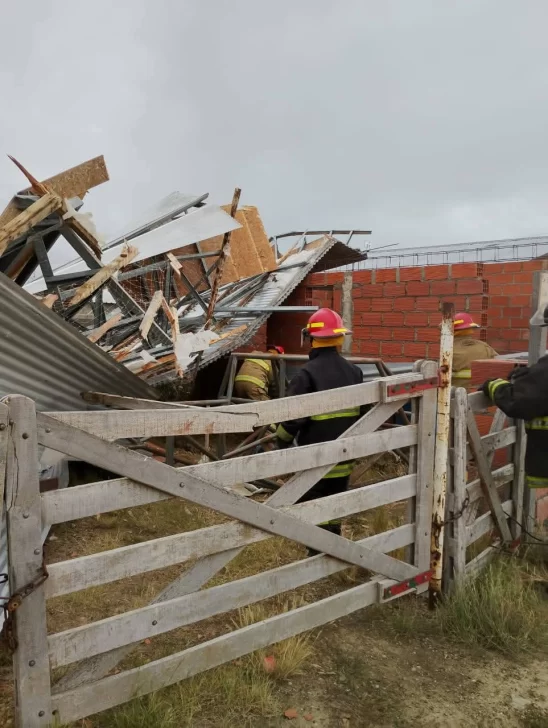  El viento hizo colapsar una vivienda en Puerto San Julián. FOTO: POLICÍA SANTA CRUZ