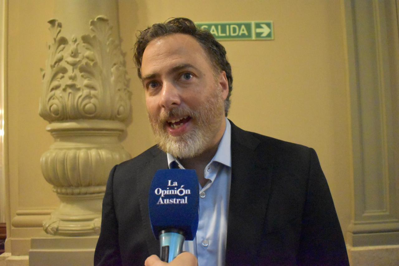  Gonzalo Gutiérrez, director de cine, mano a mano con La Opinión Austral. FOTO: CAMILA FERRER POSE/LOA