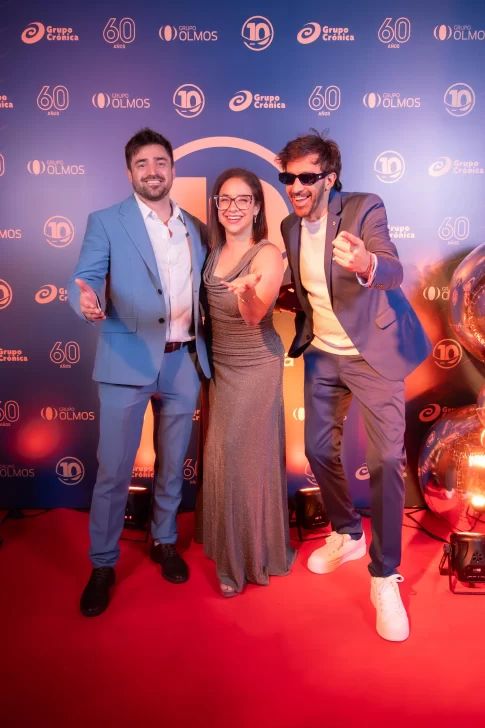  Natalia Olmos, directora de Medios de Grupo Crónica, con Gerardo González Bobillo, director de CM El Canal de la Música, y el conductor Walle Leiva.