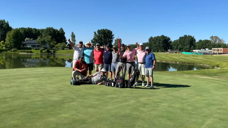  En cancha, la delegación riogalleguense junto a la calafateña del RGGC.