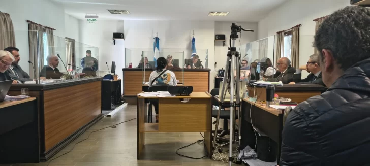  Mónica Luna durante su alocución. FOTO: MARTÍN MUÑOZ QUESADA/LA OPINIÓN AUSTRAL