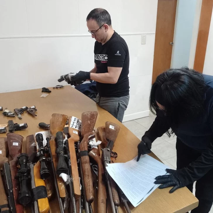 Clasificaron y trasladaron más de un centenar de armas secuestradas en Santa Cruz para su destrucción Clasificaron y trasladaron más de un centenar de armas secuestradas en Santa Cruz para su destrucción