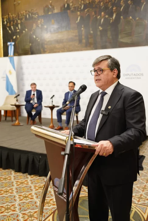  Fabián Leguizamón en su discurso, al encabezar el inicio del evento.