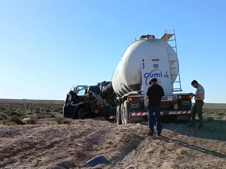 Murió una persona en un choque entre dos camiones en la ruta 3 al norte de Santa Cruz