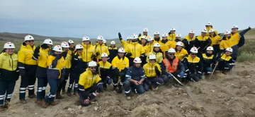 Newmont Cerro Negro recibió a 35 estudiantes santacruceños para su primera experiencia profesional en minería Newmont Cerro Negro recibió a 35 estudiantes santacruceños para su primera experiencia profesional en minería