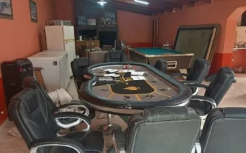 Lo buscaban por un robo y le encontraron un casino clandestino y una gran cantidad de drogas