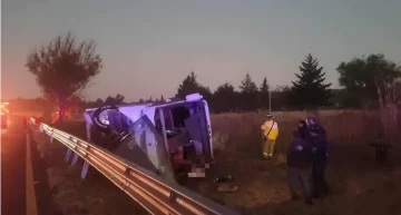 Tragedia en ruta de Michoacán deja siete muertos y 20 heridos en México