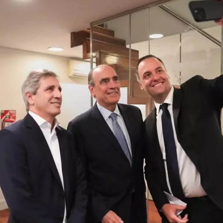 Cambios en el gabinete de Javier Milei: tras la salida de Francos y Catalán, Toto Caputo asumiría un “superministerio” a cargo de las obras públicas Cambios en el gabinete de Javier Milei: tras la salida de Francos y Catalán, Toto Caputo asumiría un “superministerio” a cargo de las obras públicas