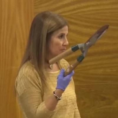 Le cortó el pene a su amante, quedó libre y fijó domicilio en Comodoro Rivadavia Le cortó el pene a su amante, quedó libre y fijó domicilio en Comodoro Rivadavia