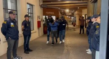 Migraciones expulsó de Argentina a dos ciudadanos chilenos con antecedentes delictivos internacionales