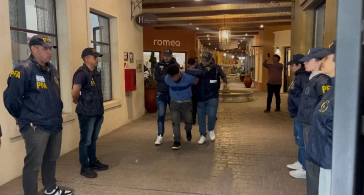 Migraciones expulsó de Argentina a dos ciudadanos chilenos con antecedentes delictivos internacionales