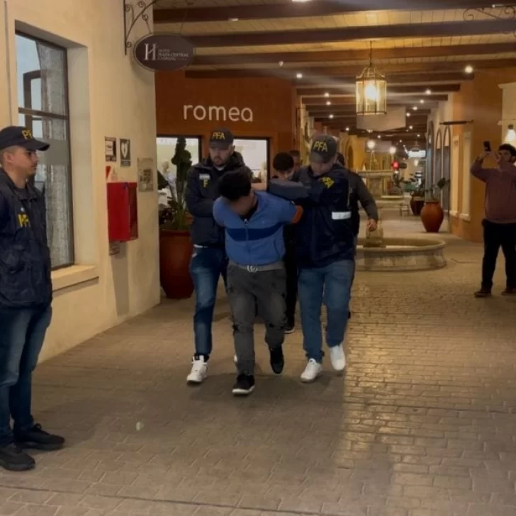 Migraciones expulsó de Argentina a dos ciudadanos chilenos con antecedentes delictivos internacionales