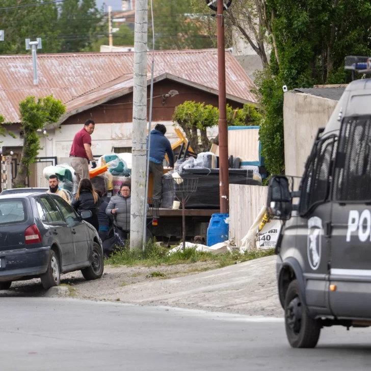 Desalojaron a la mamá de Franco Cuevas con un operativo de más de 70 agentes Desalojaron a la mamá de Franco Cuevas con un operativo de más de 70 agentes