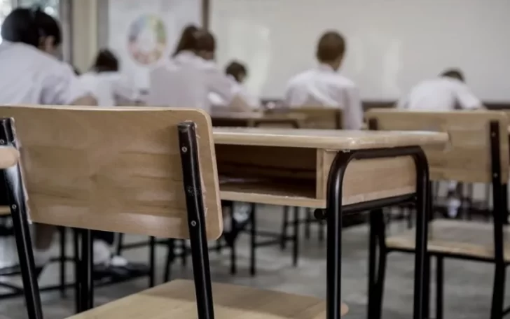 Suspendieron a un profesor acusado de insultar y “adoctrinar” estudiantes: intervino el Ministerio de Capital Humano