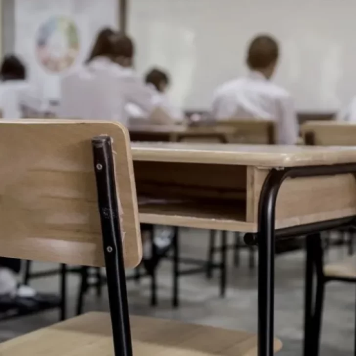 Suspendieron a un profesor acusado de insultar y “adoctrinar” estudiantes: intervino el Ministerio de Capital Humano