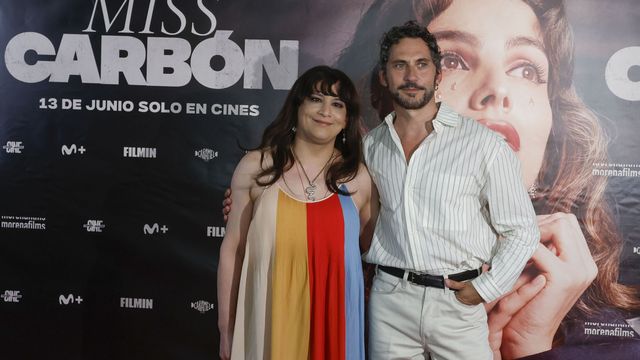  Carla Antonella Rodríguez junto al actor Paco León, en la premiere de ´Miss Carbón´.