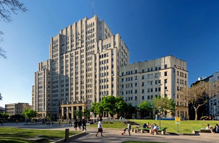  La Facultad de Ciencias Médicas de la UBA emitió un comunicado oficial en el que expresó su “profundo pesar por el fallecimiento de Matías Rolfi” y decretó duelo institucional.