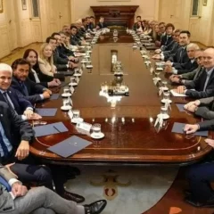 Milei refuerza el diálogo con los gobernadores: este lunes se reúne con Llaryora y Orrego en Casa Rosada
