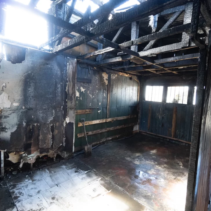 Solicitan donaciones tras el incendio voraz que arrasó con una casa completa en Río Gallegos