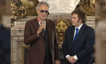 Javier Milei recibió a Andrea Bocelli en un exclusivo recital y lo condecoró en el Salón Blanco