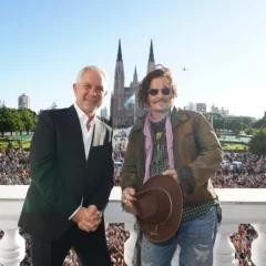 Locura por Johnny Depp en La Plata: el actor fue declarado Visitante Ilustre y recibió la llave de la ciudad ante una multitud de fans