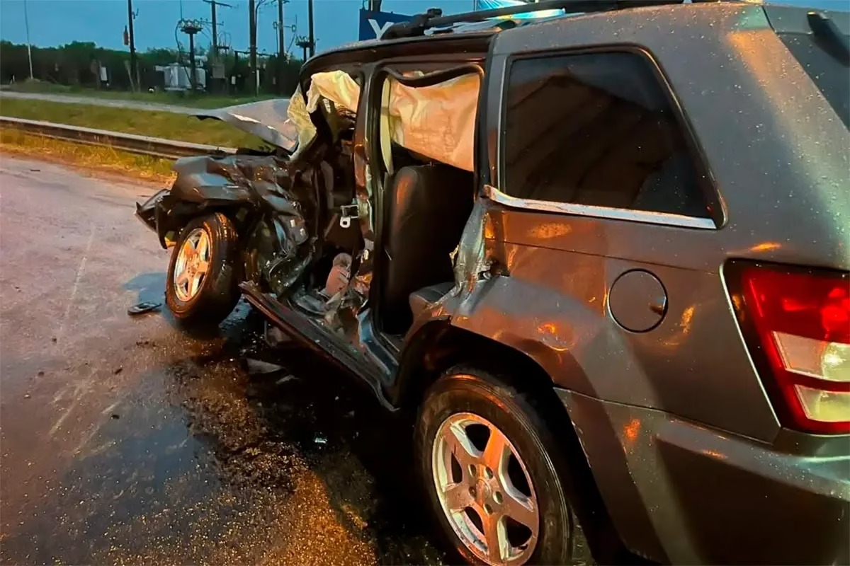  Así quedó la camioneta que conducía el DT riogalleguense, al ser impactada por un camión, en la ruta el pasado viernes. FOTO: DIARIO RIO URUGUAY