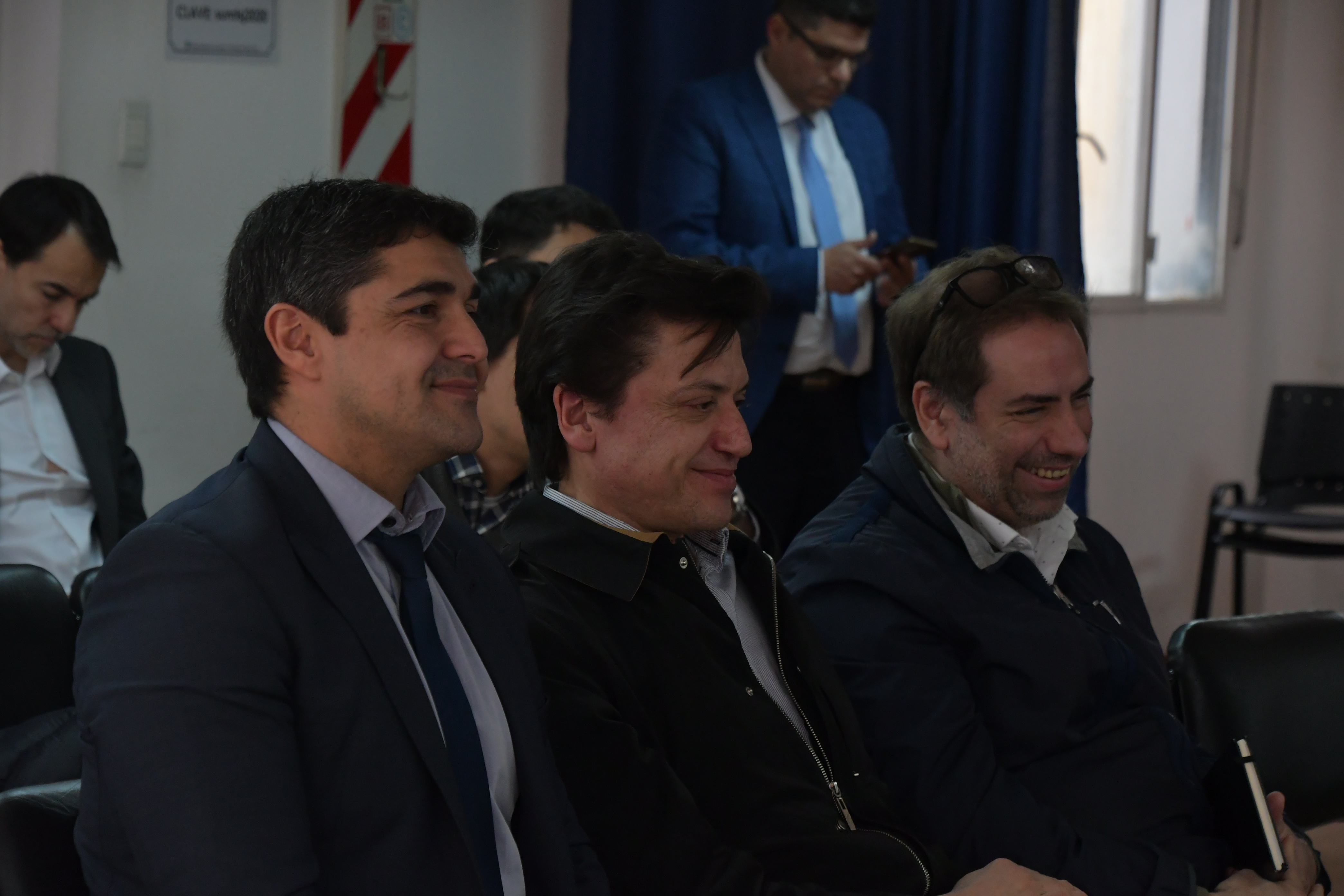  El fiscal ante el TSJ, Lisandro de la Torre, junto a los abogados Javier Stoessel y Pablo Kairuz. FOTO: JUAN PALACIOS / LA OPINIÓN AUSTRAL.