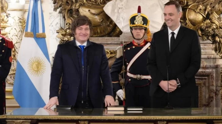 El presidente Javier Milei le tomó juramente al flamante jefe de Gabinete Manuel Adorni