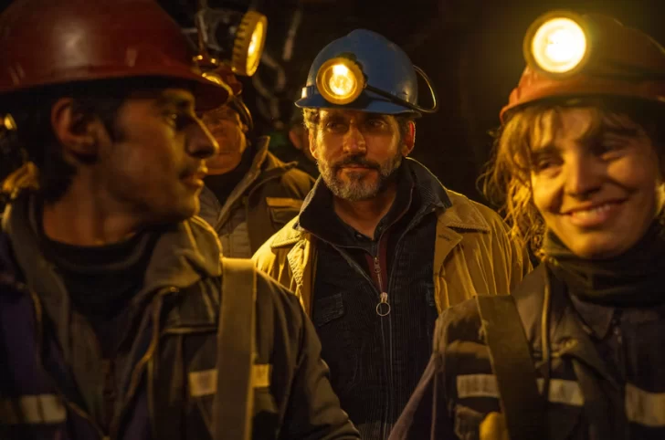  Lux Pascal y Paco León (en un pequeño papel), en 'Miss Carbón', de Agustina Macri