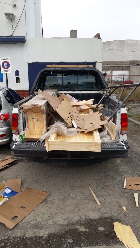  El mueble, construido especialmente para ocultar la droga, sobre una camioneta secuestrada en la delegación de la PFA local.